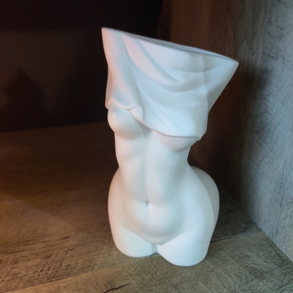 Body Vase - Picture 2 of 8